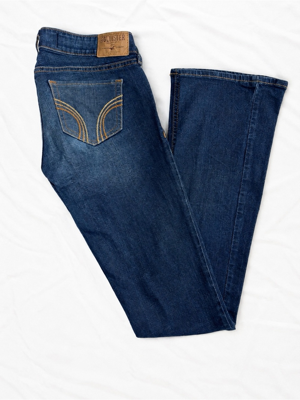 Hollister Women’s Flare Low Rise Medium Wash Blue Denim, Size 0R (W24/L33)